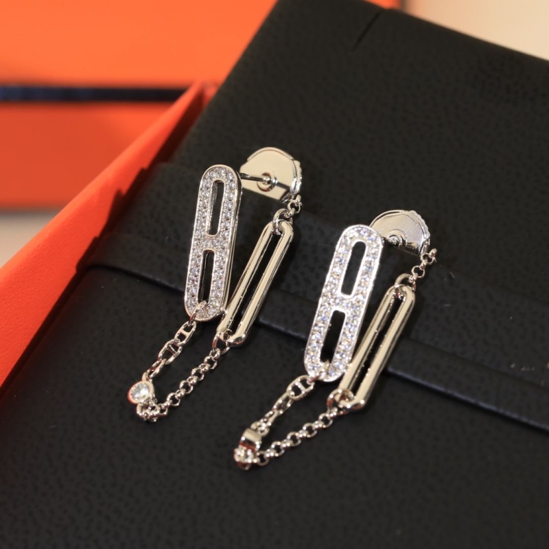 H**me5 earrings